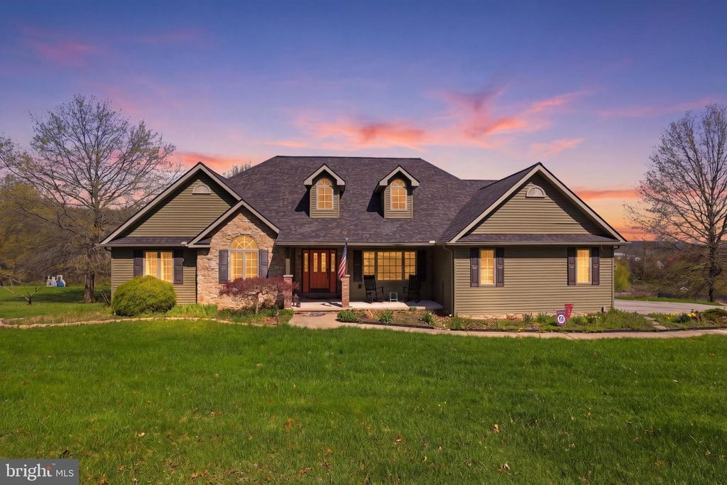 7340 WOODLAND DR, Spring Grove, PA 17362