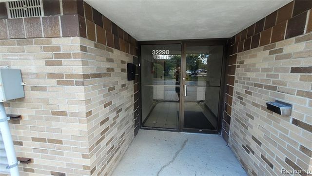 32290 5 Mile Ste3 Road, Livonia, MI 48154