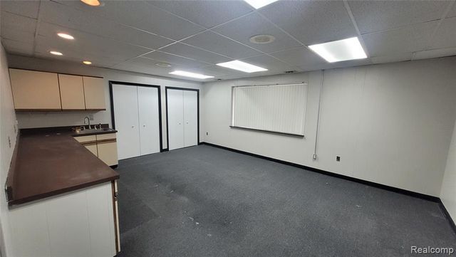 32290 5 Mile Ste3 Road, Livonia, MI 48154
