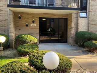 10117 S Cicero Avenue 205, Oak Lawn, IL 60453