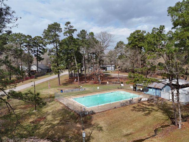 627 Pinewood Drive, Trinity, TX 75862