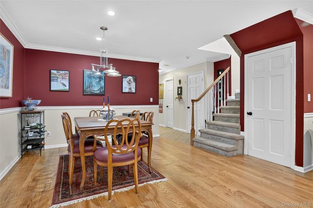 12 Hampton Way, Woodbury, NY 11797