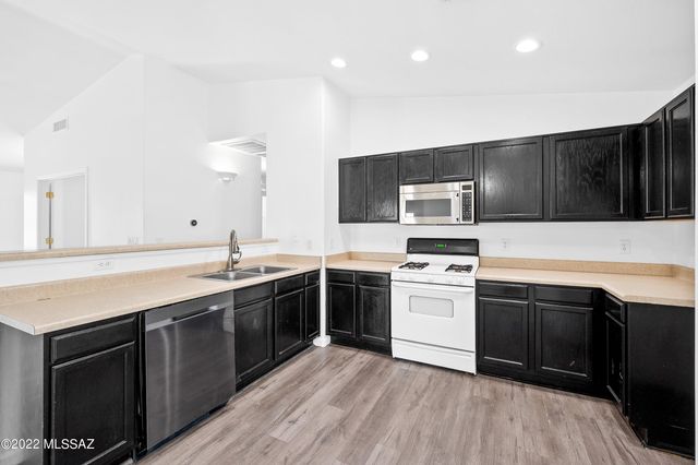 3680 W Ostler Street, Tucson, AZ 85746