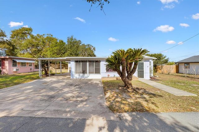 5605 BERTS ROAD, Lady Lake, FL 32159