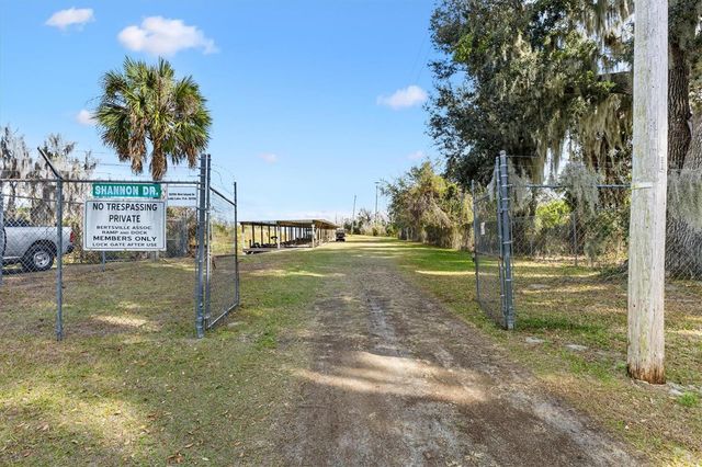 5605 BERTS ROAD, Lady Lake, FL 32159