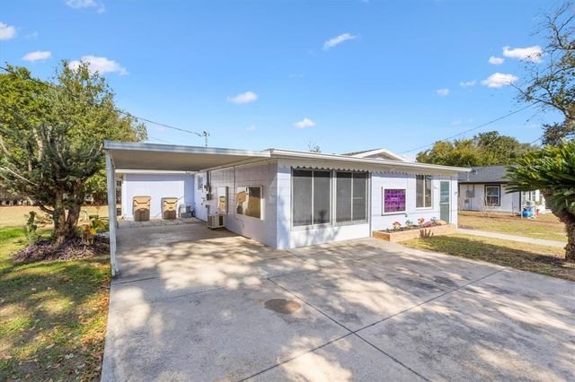 5605 BERTS ROAD, Lady Lake, FL 32159