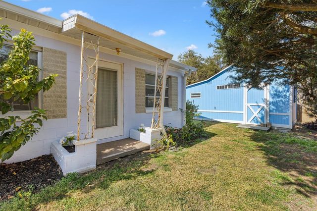 5605 BERTS ROAD, Lady Lake, FL 32159