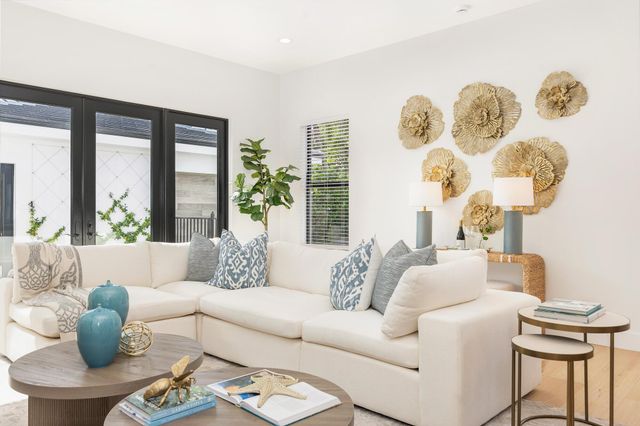 338 Alhambra Place, West Palm Beach, FL 33405