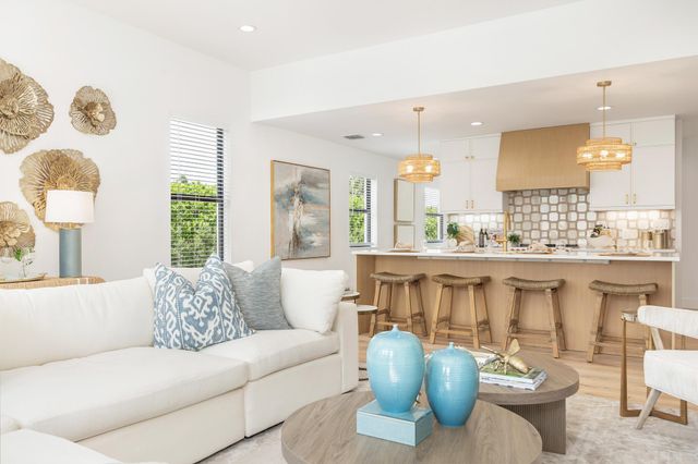 338 Alhambra Place, West Palm Beach, FL 33405