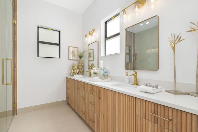 338 Alhambra Place, West Palm Beach, FL 33405