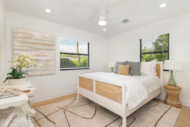 338 Alhambra Place, West Palm Beach, FL 33405