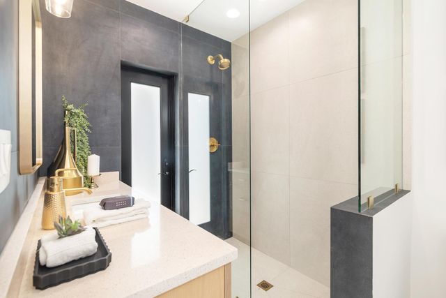 338 Alhambra Place, West Palm Beach, FL 33405