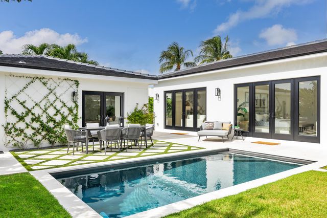 338 Alhambra Place, West Palm Beach, FL 33405