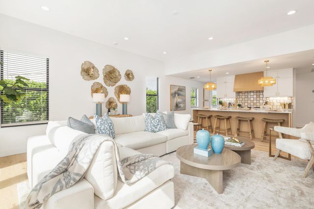 338 Alhambra Place, West Palm Beach, FL 33405