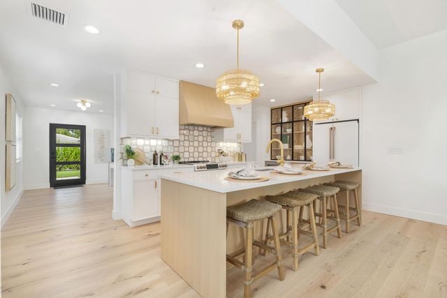 338 Alhambra Place, West Palm Beach, FL 33405