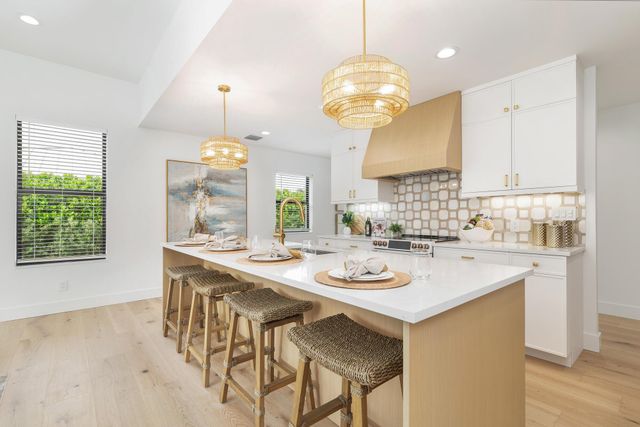 338 Alhambra Place, West Palm Beach, FL 33405