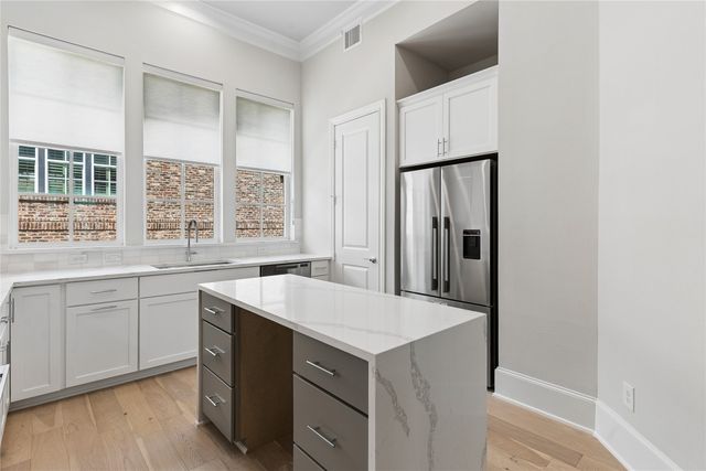 4617 Greenborough Lane, Dallas, TX 75219