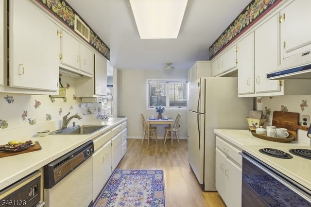 900 Valley Rd 3, Clifton City, NJ 07013