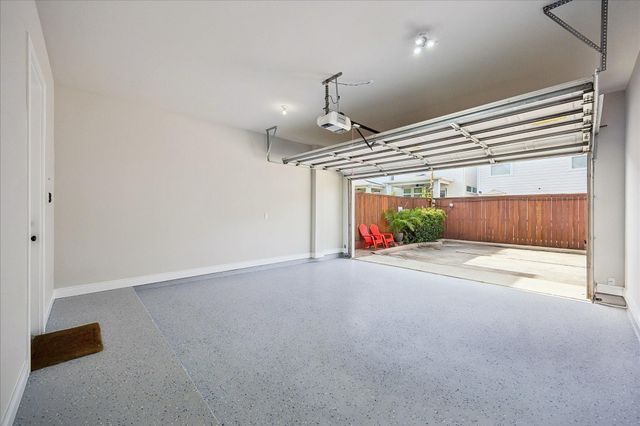 5818 Kiam Street, Houston, TX 77007