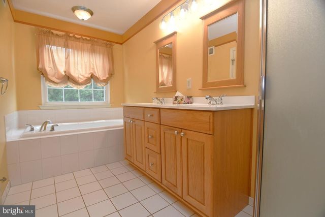 230 FOREST PARK DR, Chalfont, PA 18914