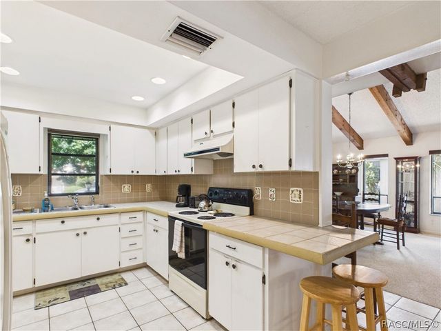 5 Pinewood Green, Homosassa, FL 34446