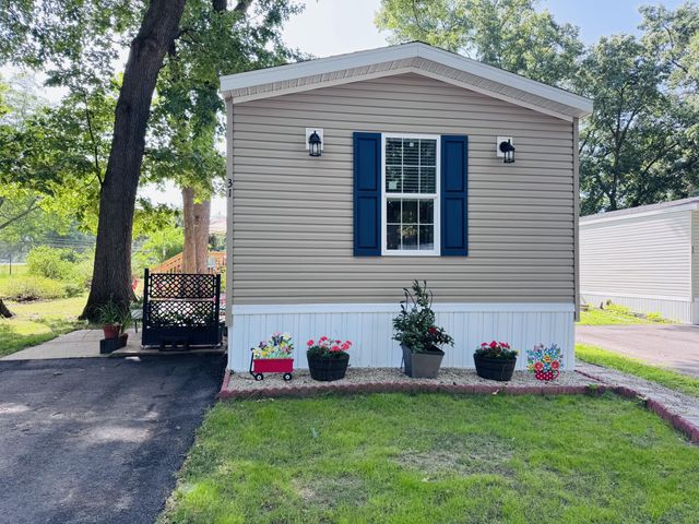 2330 E Main Street 31, Niles, MI 49120