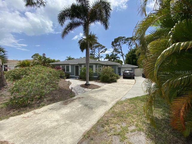 828 NOKOMIS AVENUE S, Venice, FL 34285