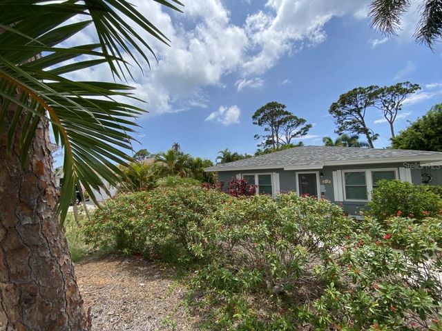 828 NOKOMIS AVENUE S, Venice, FL 34285