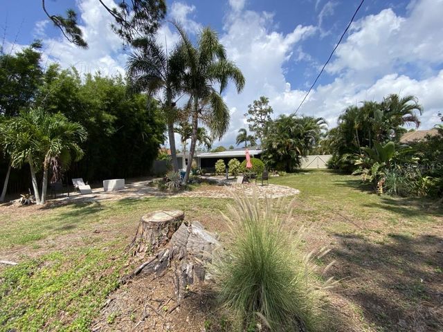 828 NOKOMIS AVENUE S, Venice, FL 34285