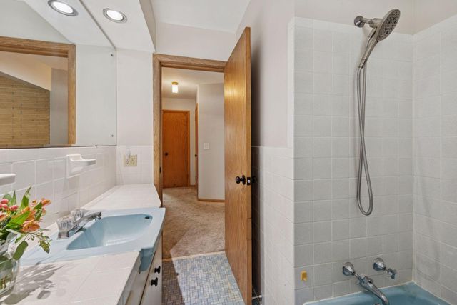 2400 Cedarwood Ridge, Minnetonka, MN 55305