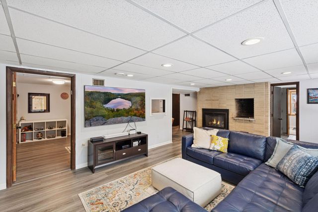 2400 Cedarwood Ridge, Minnetonka, MN 55305