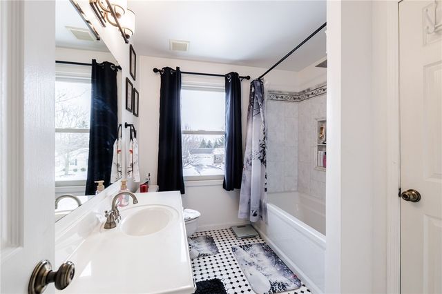 27 Parnell Drive, Riga, NY 14428