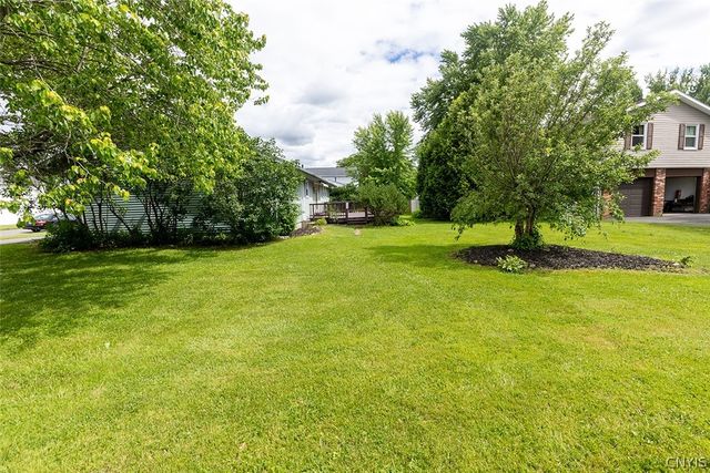 5350 Vineyard Drive, Clay, NY 13041