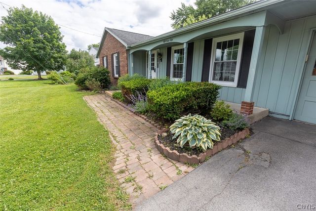 5350 Vineyard Drive, Clay, NY 13041