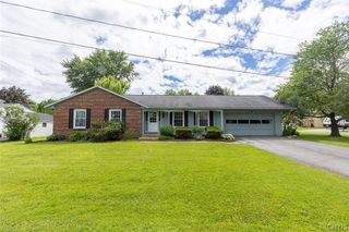 5350 Vineyard Drive, Clay, NY 13041