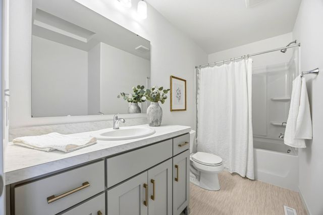 6203 87th Avenue S, Horace, ND 58047