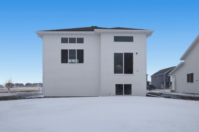 6203 87th Avenue S, Horace, ND 58047