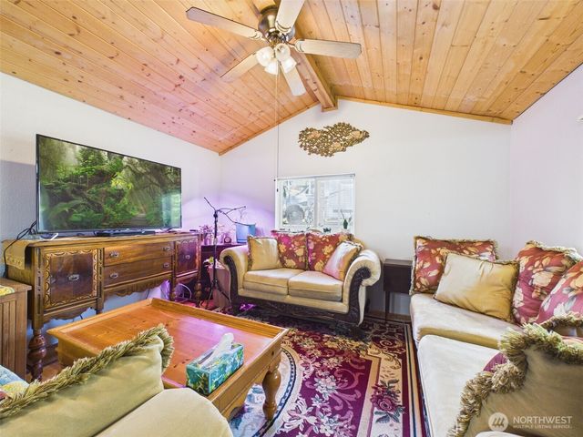 56 W Totem Drive, Elma, WA 98541