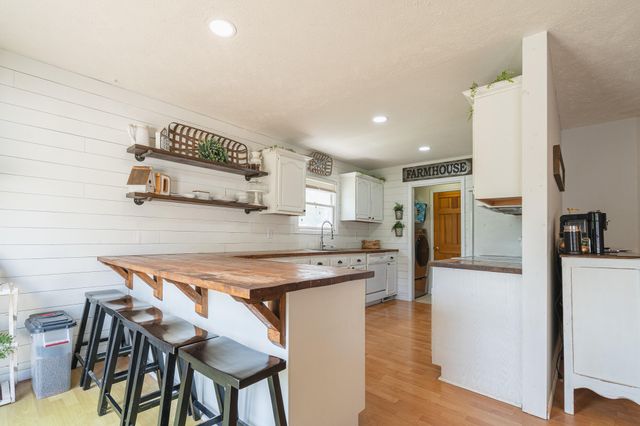 9632 Private Road 8610, West Plains, MO 65775