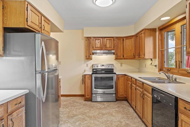 2400 Poch AVENUE, Plymouth, WI 53073