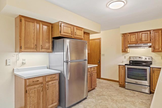 2400 Poch AVENUE, Plymouth, WI 53073