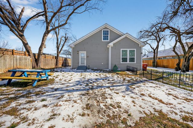 1709 Franklin Avenue, Bonham, TX 75418