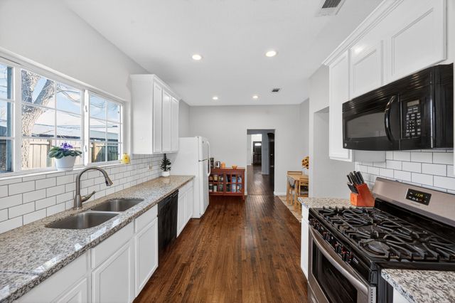 1709 Franklin Avenue, Bonham, TX 75418