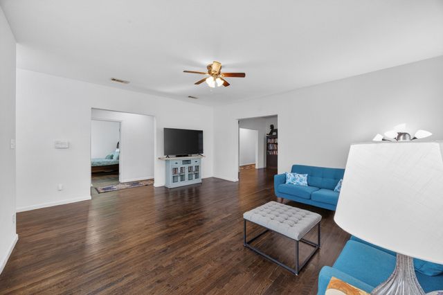 1709 Franklin Avenue, Bonham, TX 75418