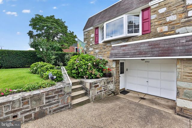 3742 PEARSON AVE, Philadelphia, PA 19114