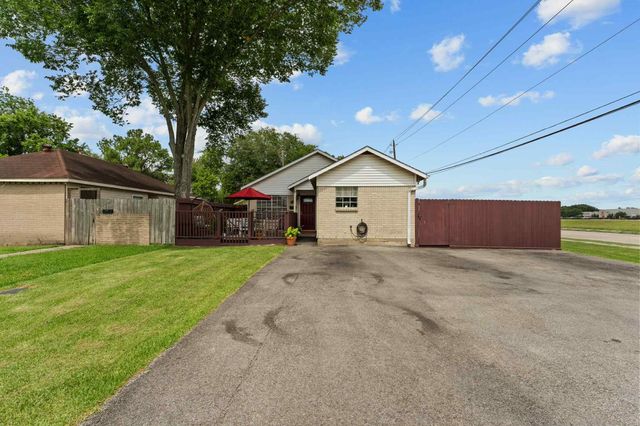 2102 N Pearland Avenue, Pearland, TX 77581
