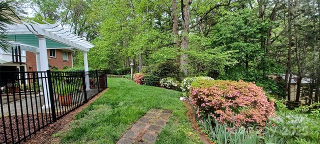 4 Dogwood Road, Asheville, NC 28804