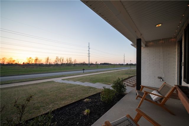 166 N Broyles Avenue, Fayetteville, AR 72704