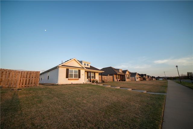 166 N Broyles Avenue, Fayetteville, AR 72704