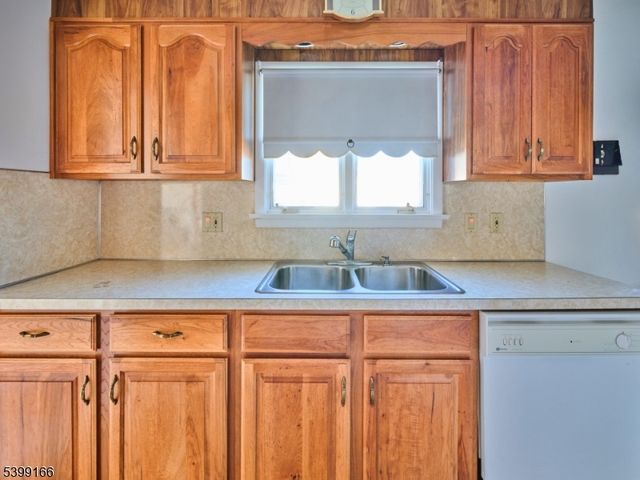 999 Wilbur Ave, Phillipsburg Town, NJ 08865